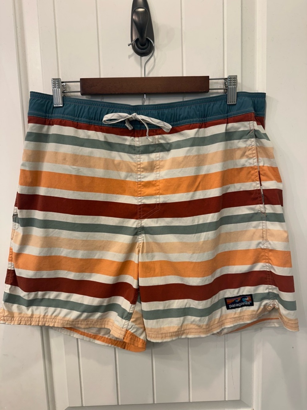 Patagonia Men’s Striped Wavefarer Volly Shorts 34 Retro Surf Gorpcore